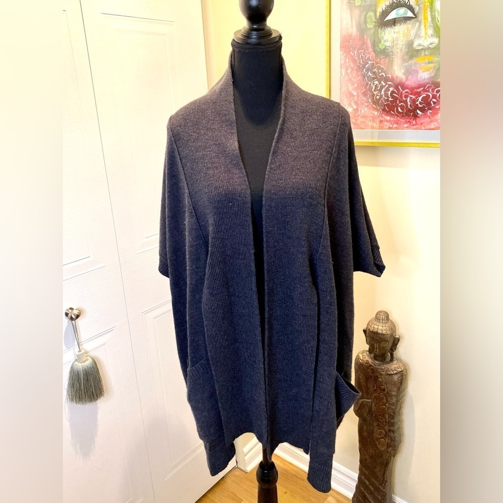 Dex dark grey knit cardi,  open front w/ties, short sleeve dolman cut, pockets🩶 - Picture 5 of 10